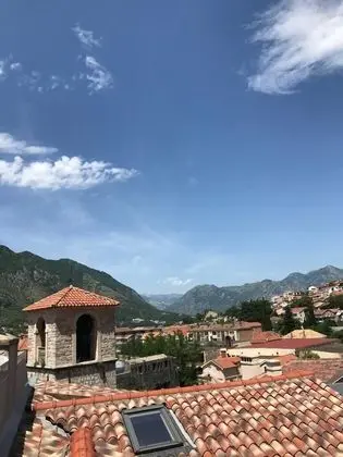 Puerta Hotel Kotor