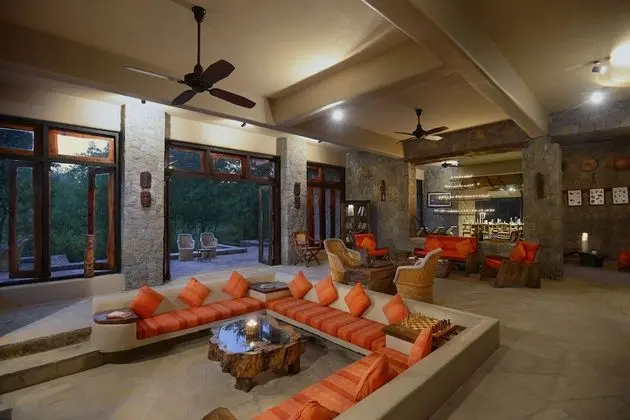 Pugdundee Safaris - Kanha Earth Lodge