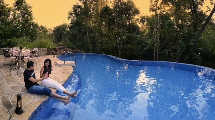Pugdundee Safaris - Kanha Earth Lodge - Havuz