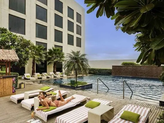 Pullman New Delhi Aerocity Hotel - Havuz