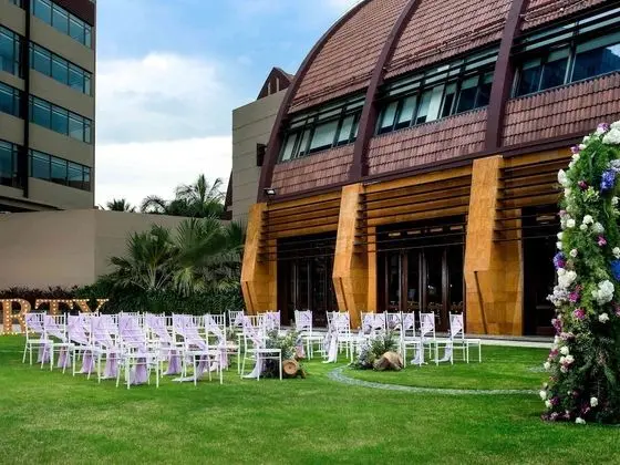 Pullman Oceanview Sanya Bay Resort & Spa - Dış Mekan