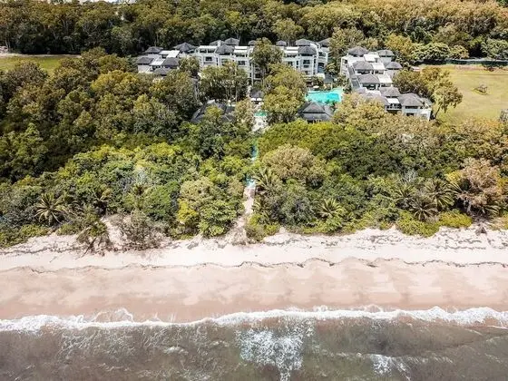 Pullman Palm Cove Sea Temple Resort and Spa - Plaj