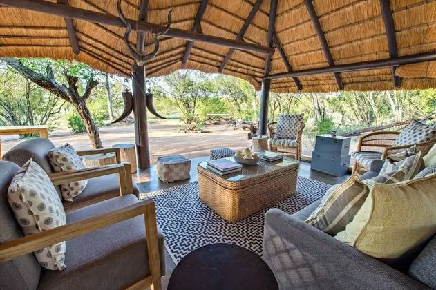 Pungwe Safari Camp - Lobi