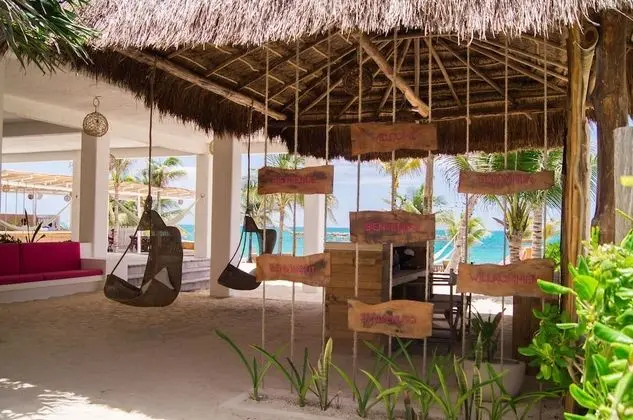 Punta Blanca Beachfront Suites - Lobi