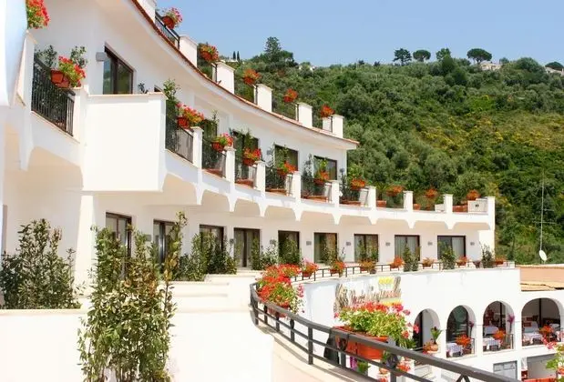 Punta Campanella Resort & Spa