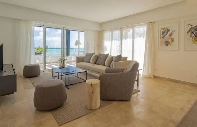 Punta Palmera Beach Front and Pool Views Cap Cana - Oda