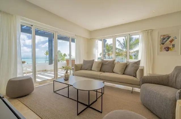 Punta Palmera Beach Front and Pool Views Cap Cana - Oda
