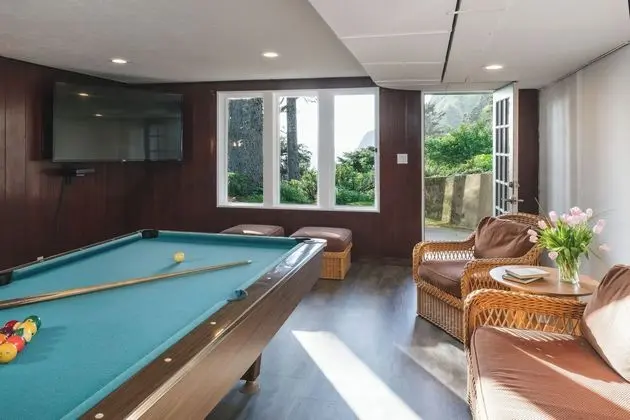 The Purcell House by Avantstay Surrounded in Lush Greenery w/ Large Yard & Ocean Views - İç Mekan
