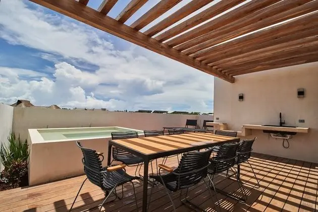 Pure Condos 304 By Lockey