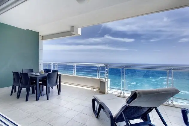 Pure Luxury Apartment With Pool