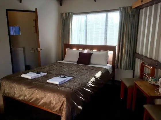 PURE Motel & Guest House