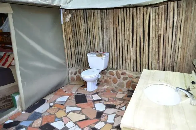 Pure Wilderness in Amanzimlotzi Riverside Bush Tent in Limpopo, Kruger Park - Banyo Tipleri
