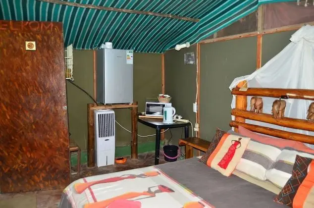 Pure Wilderness in Amanzimlotzi Riverside Bush Tent in Limpopo, Kruger Park - Oda