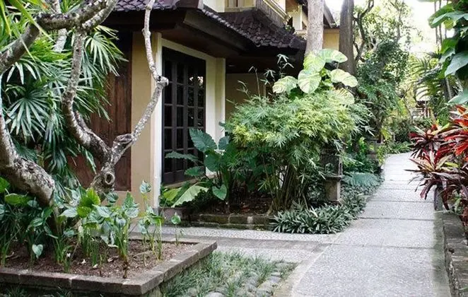 Hotel Puri Bambu - Dış Mekan