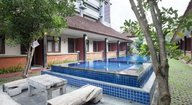 Puri Ganesh Hotel - Havuz