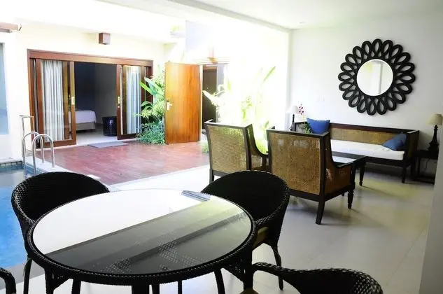 Puri Mesari Suites - Oda Düzeni