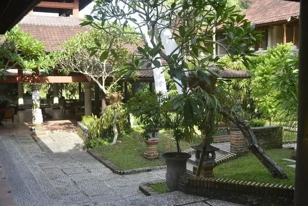 Puri Padi Hotel - Dış Mekan