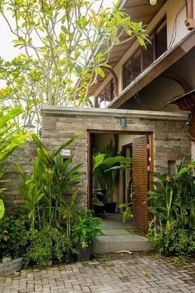 Puri Sabina Bed & Breakfast - Dış Mekan