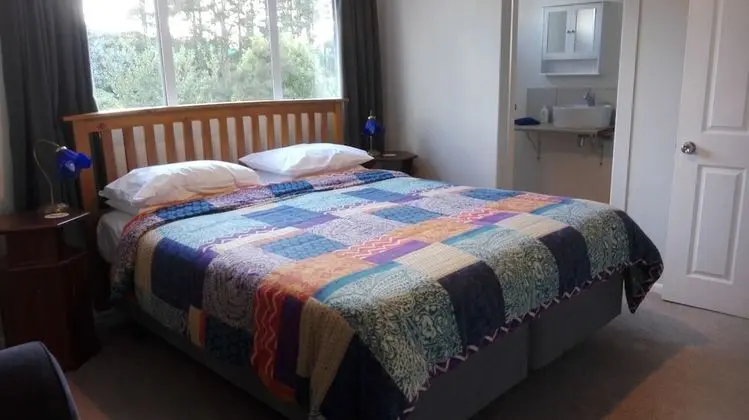 Purple Hen Guest House - Oda