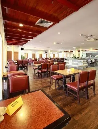 The Putra Regency Hotel - Yerinde Yemek