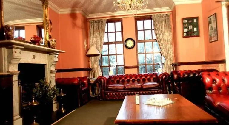 Pymgate Lodge Airport Hotel