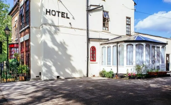 Pymgate Lodge Airport Hotel - Dış Mekan