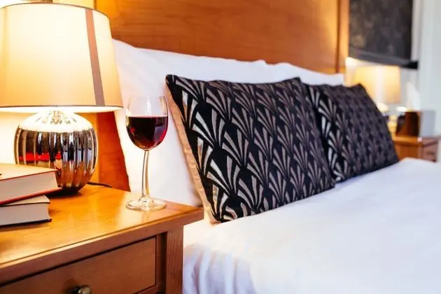Pymgate Lodge Airport Hotel - Genel