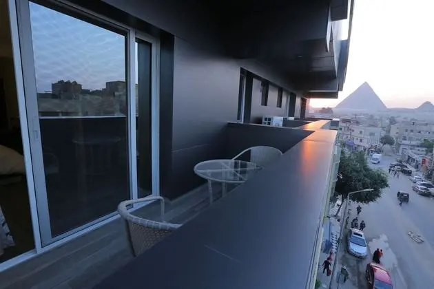 Pyramid edge