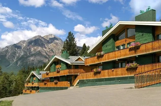Pyramid Lake Resort