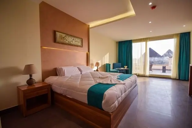 Pyramids Eyes Hotel