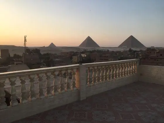 Pyramids Inn
