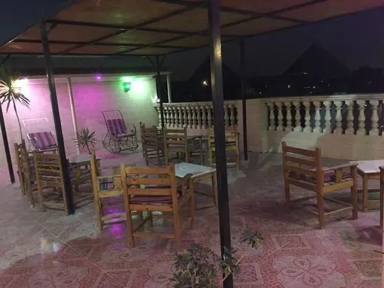 Pyramids Inn