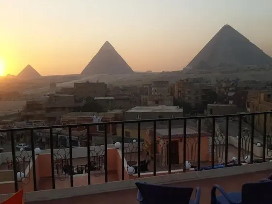 Pyramids Plateau Inn