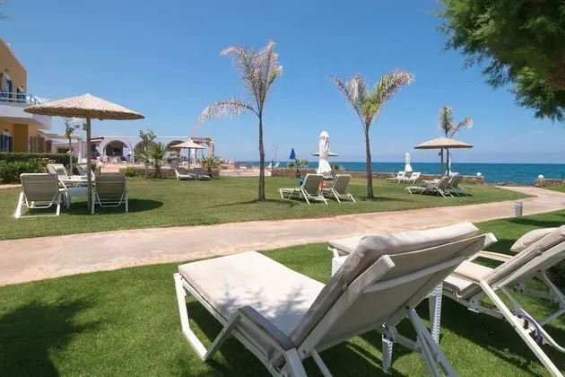 Pyrgos Beach Hotel Apartments - Dış Mekan