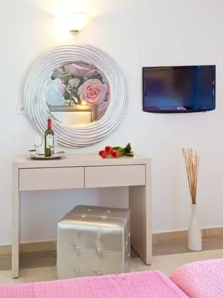 Pyrgos Beach Hotel Apartments - Oda
