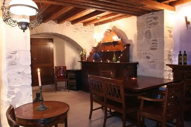 Pyrgos Petropoulaki - Lobi