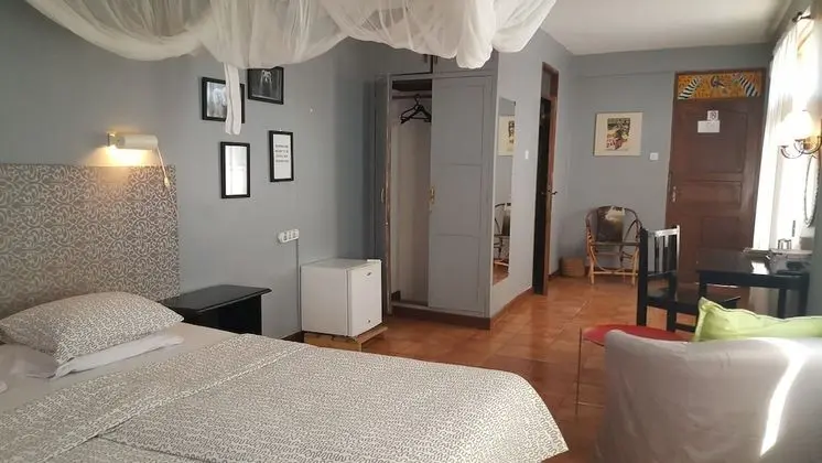 Q-Bar & Guest House