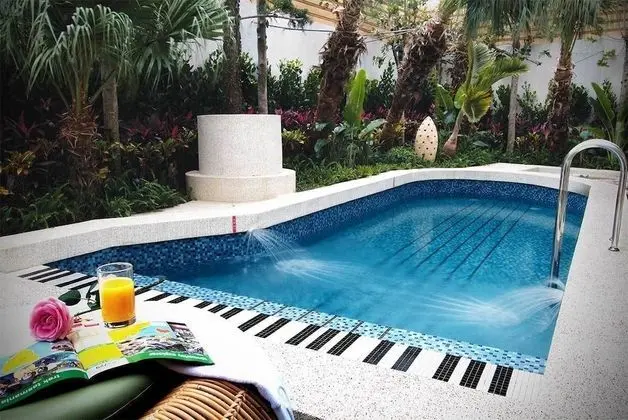 Q Motel