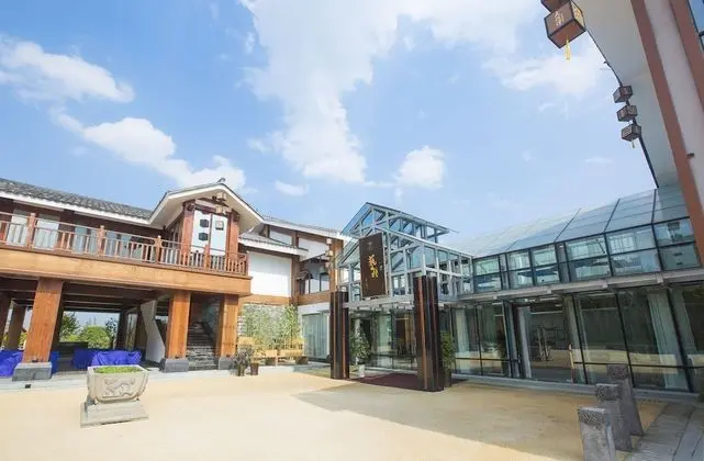 Qiancuihang Art Hotel