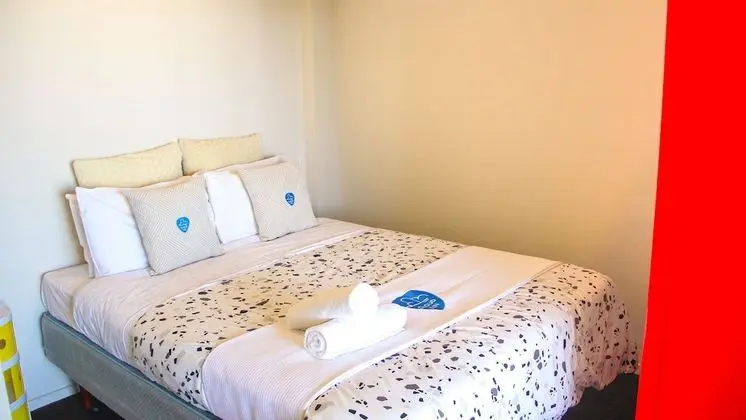 Quadrant 2 Bdr with Seaview & Parking - Oda