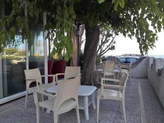 Quadruple Room a Stones Throw From the sea - Ideal for a Relaxing Holiday - Havuz