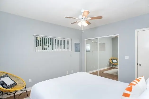 Quaint 1 BR Steps to PB by Domio - Oda
