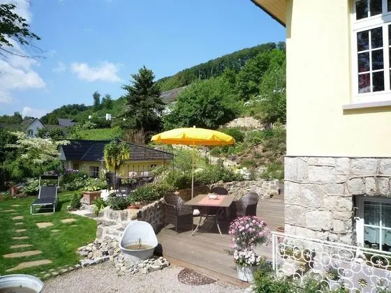 Quaint Apartment with Balcony in Bad Pyrmont near River - Oda Düzeni