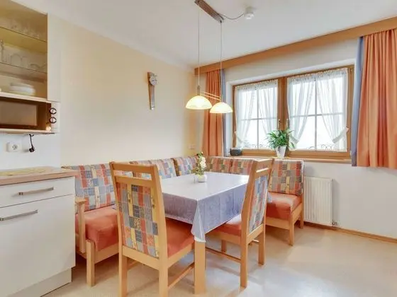 Quaint Apartment in Hainzenberg near Horbergbahn - Yerinde Yemek