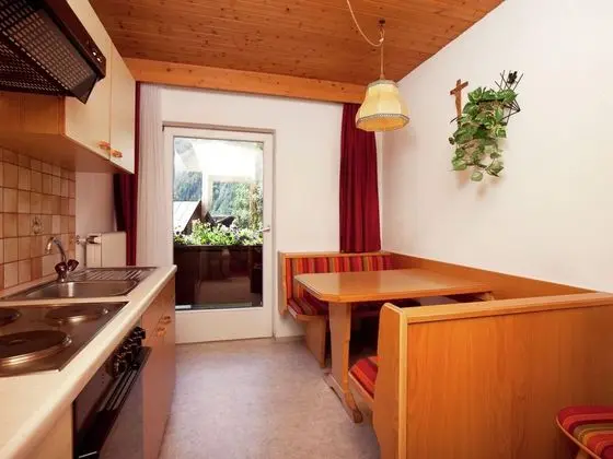 Quaint Apartment in Langenfeld With Parking - Mutfak
