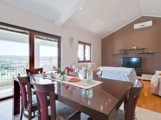 Quaint Apartment in Posedarje With Garden