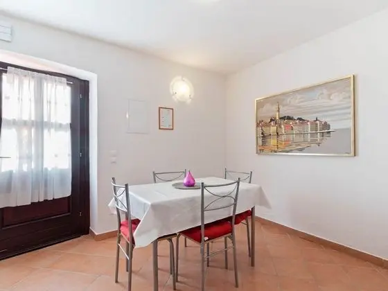 Quaint Apartment in Rovinj With Terrace - Yerinde Yemek