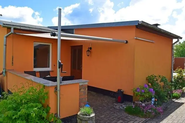 Quaint Bungalow in Reddelich near Baltic Sea Coast