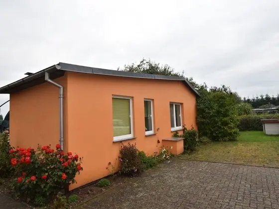 Quaint Bungalow in Reddelich near Baltic Sea Coast - Dış Mekan
