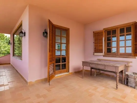 Quaint Villa in Carini With Garden